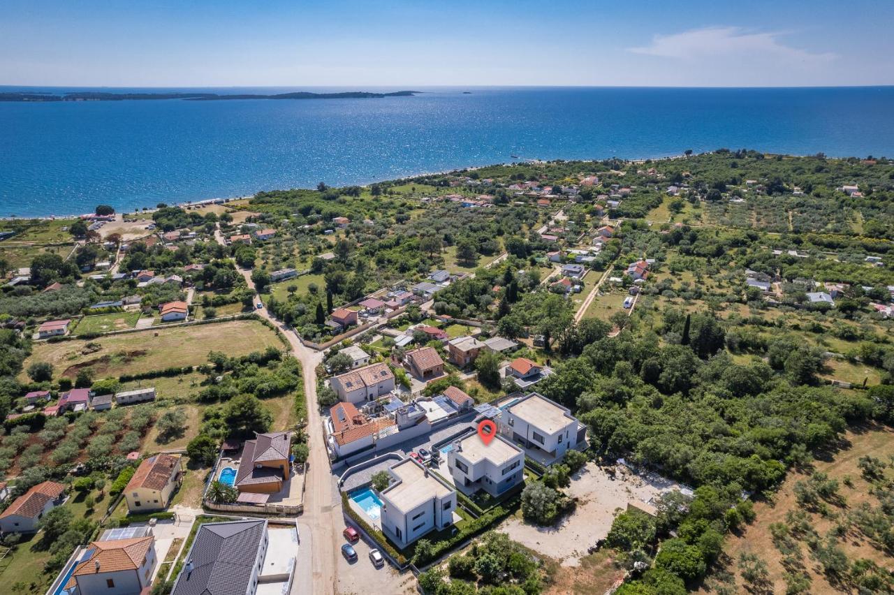 Villa Moon Near The Sea Фажана Экстерьер фото